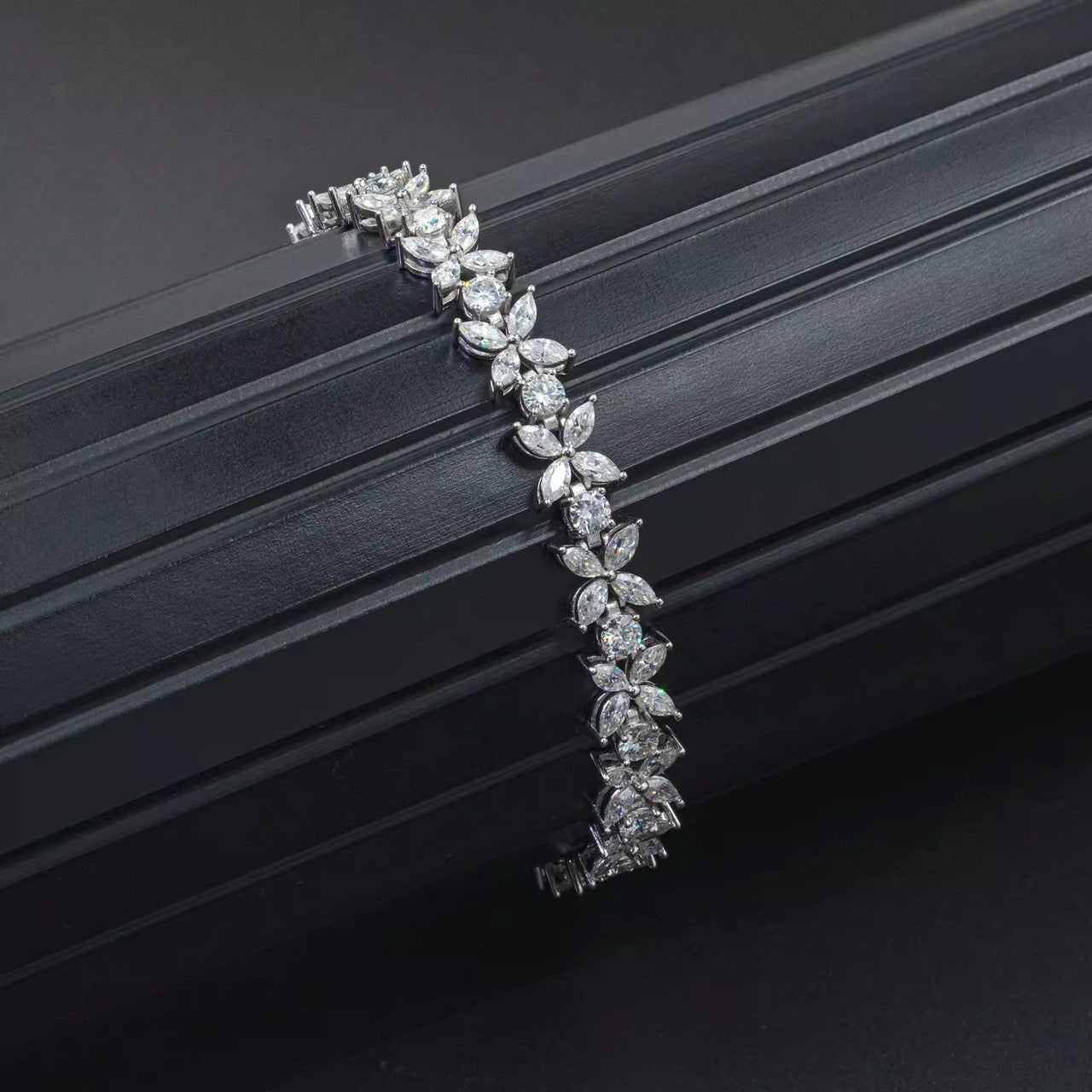 سوار فلورا موزونايت فضه مطلي روديوم – Flora Moissanite Bracelet