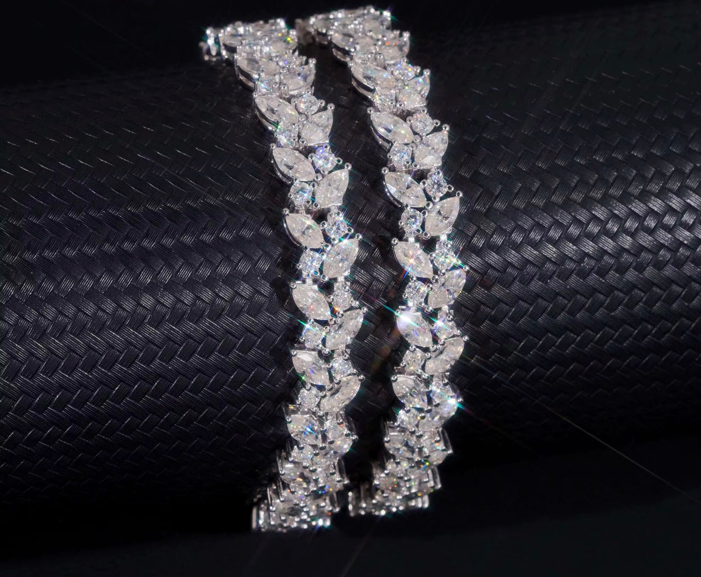 سوار MOZO Luxe Cluster - تصميم أوراق الموزنايت الفاخر