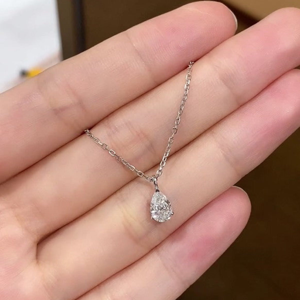 Pear Solitaire Pendant platinum